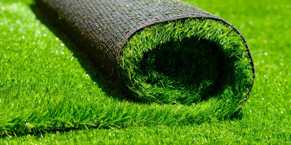 6+ cách vệ sinh cỏ nhân tạo sân vườn cực hữu ích mà bạn nên biết